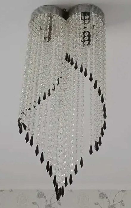 Продам потолочную люстру