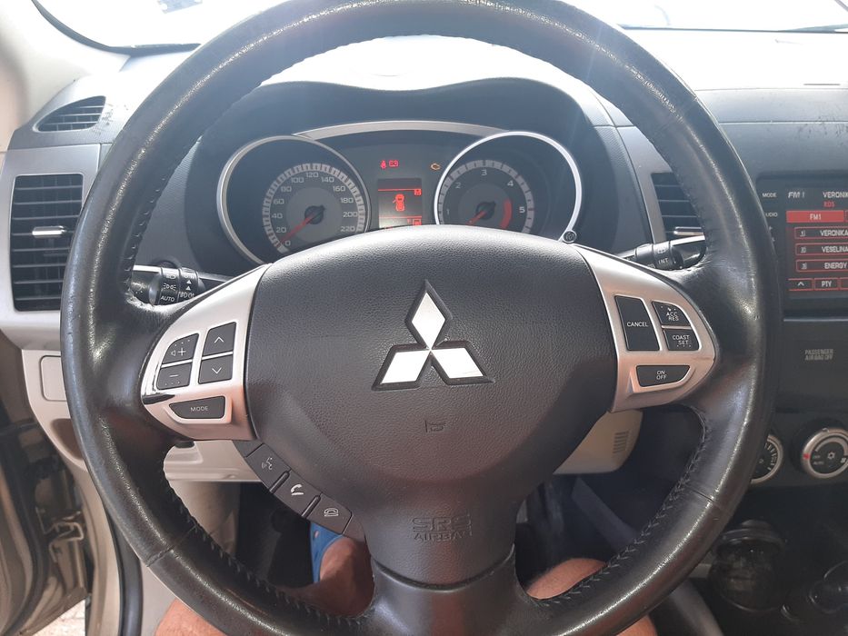 Продавам Mitsubishi Outlanderr