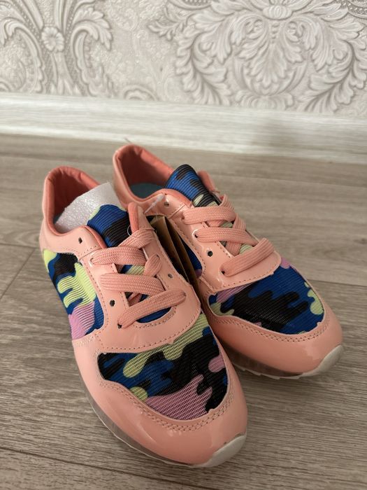 Оптом кроссовки 1000 тг