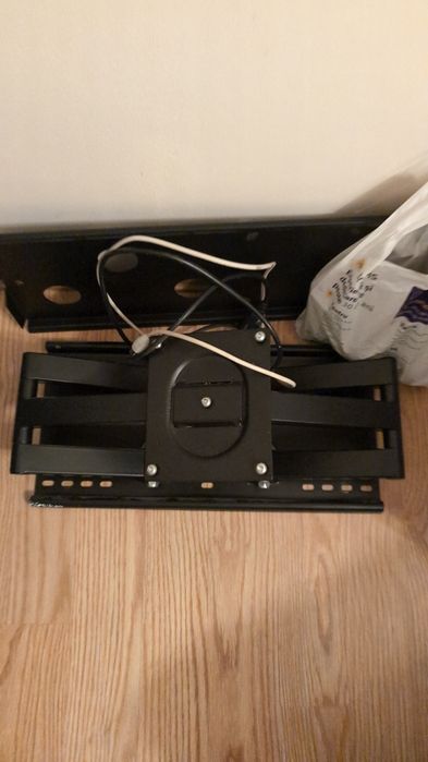 Vând suport TV foarte solid