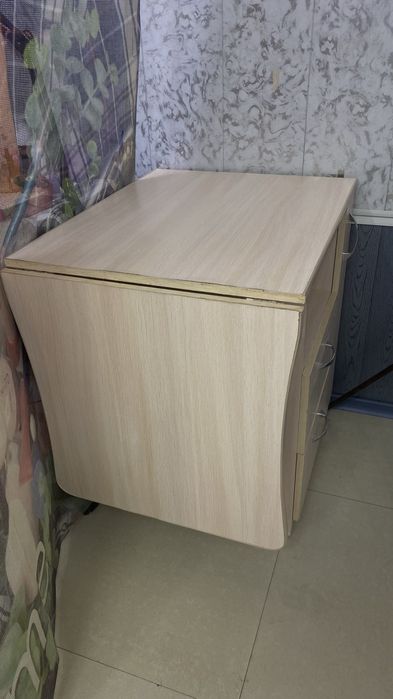 Продам маникюрный стол