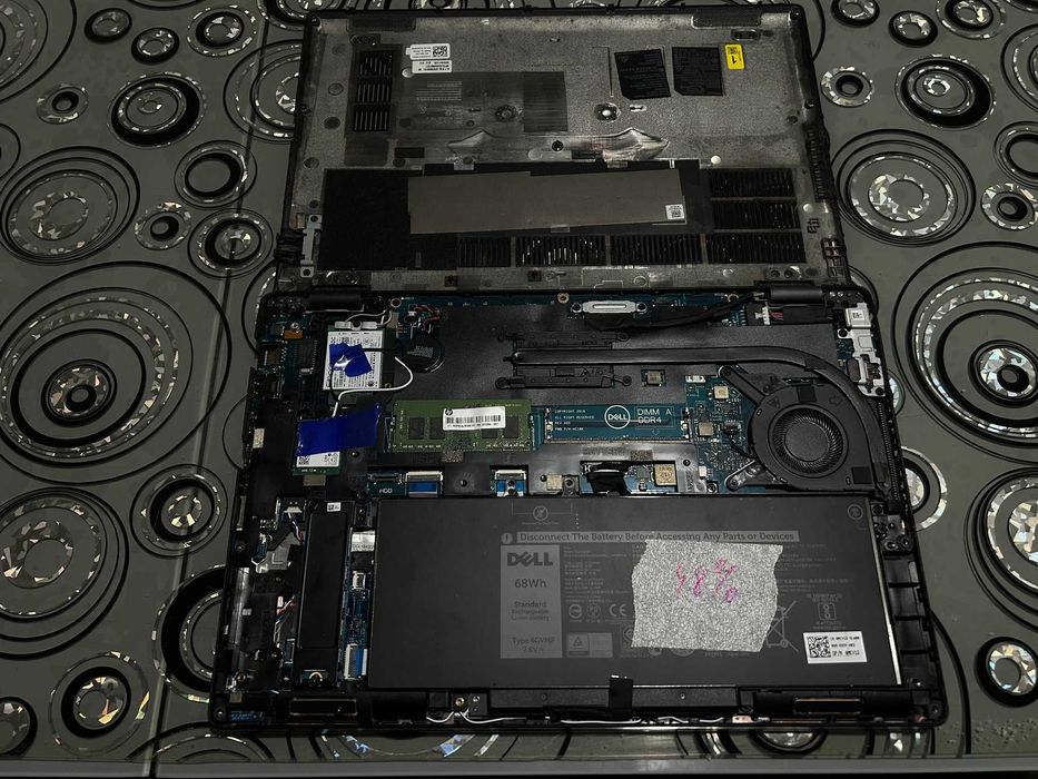 Dell Latitude 5400 i5 gen 8 cu 8 nuclee, 16GB RAM si SSD NVMe 512 GB