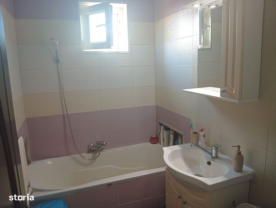 Apartament 3 camere in Gradiste