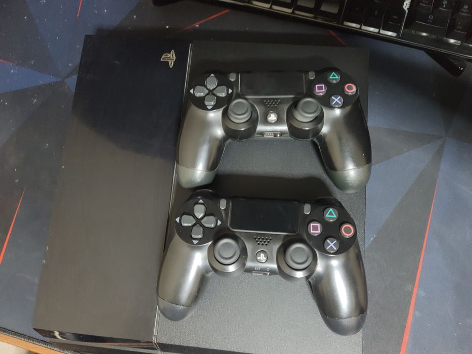 Продаю свой Playstation 4