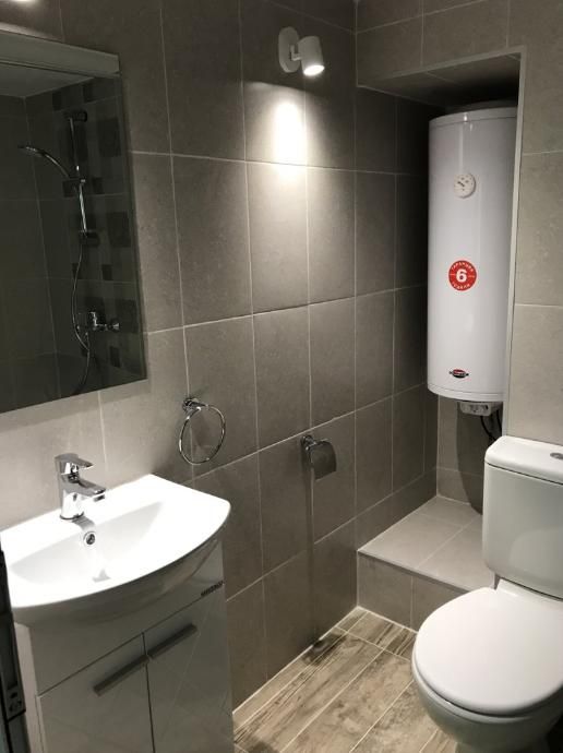 Дава се под наем Едностаен апартамент в Пловдив, Център - 30 кв.м за 300 € - Снимка #4