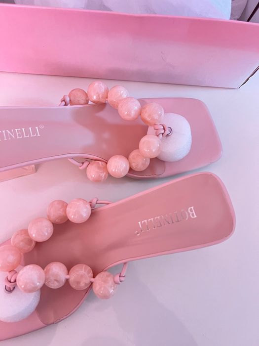 Розови сандали с нисък ток от еко кожа