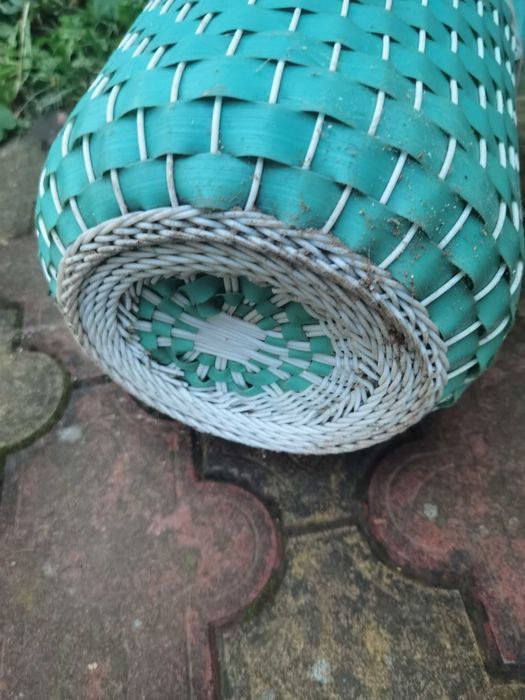 Стъклена дамаджана с оплетка пластмасова