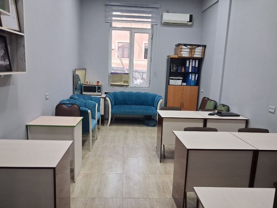 Аренда! Под офис 20м2. Ор-р Тинчлик метро. Вдоль дороги!