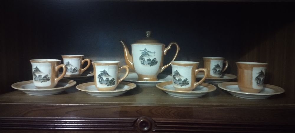 Tilla rangli servis sotiladi shu koʻrinishida 2ta bor