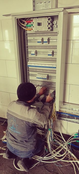 Дежурный электрик. Безопасность электричества — под контролем