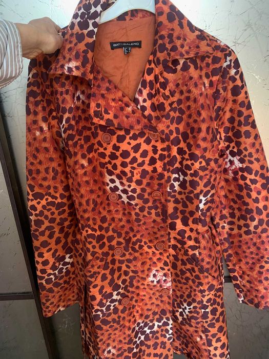 Продавам ново манто шлифер