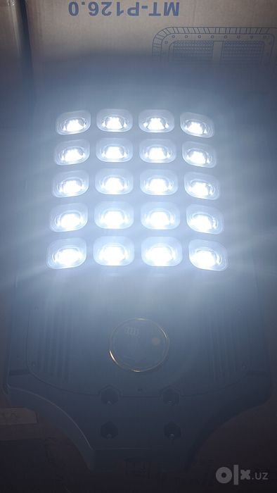 LED прожектор с сонечной панелю