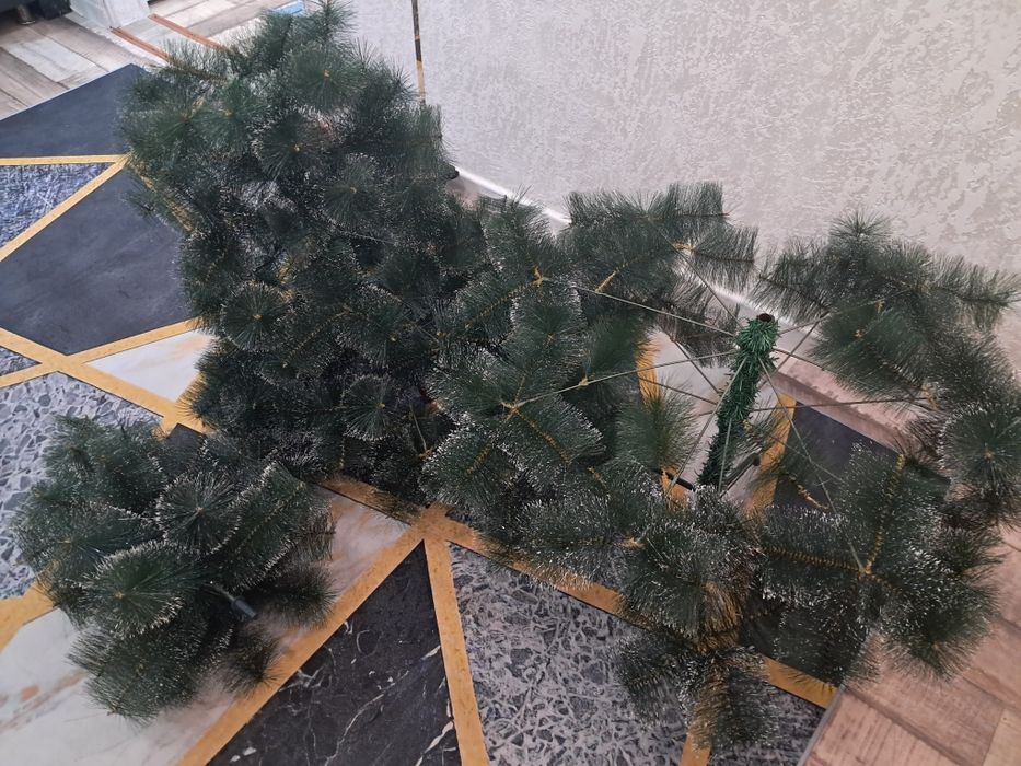 Продам ёлку 2.метра