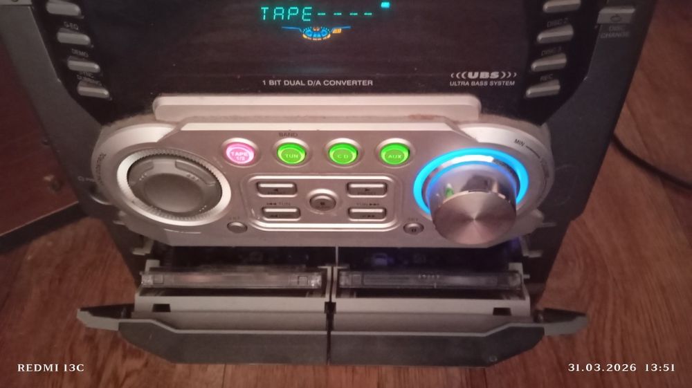 Продам муз центр на запчасти