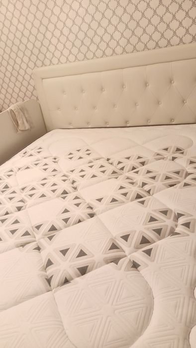 Продам кровать двухспальную для взрослых