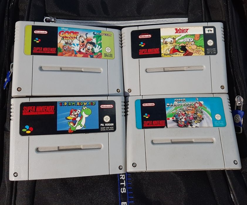 Vând 4 dischete de super Nintendo în stare bună originală