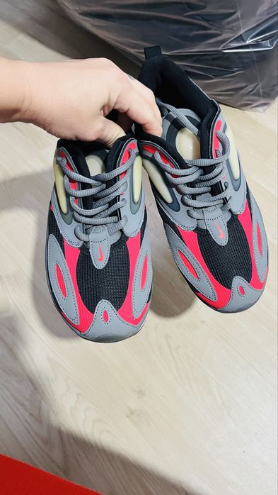 Adidasi nike air 720