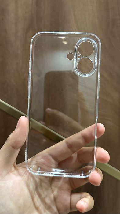 Кристально прозрачный чехол для iPhone 16