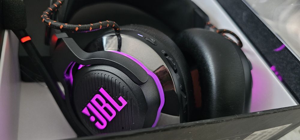 Casti jbl quantum 800