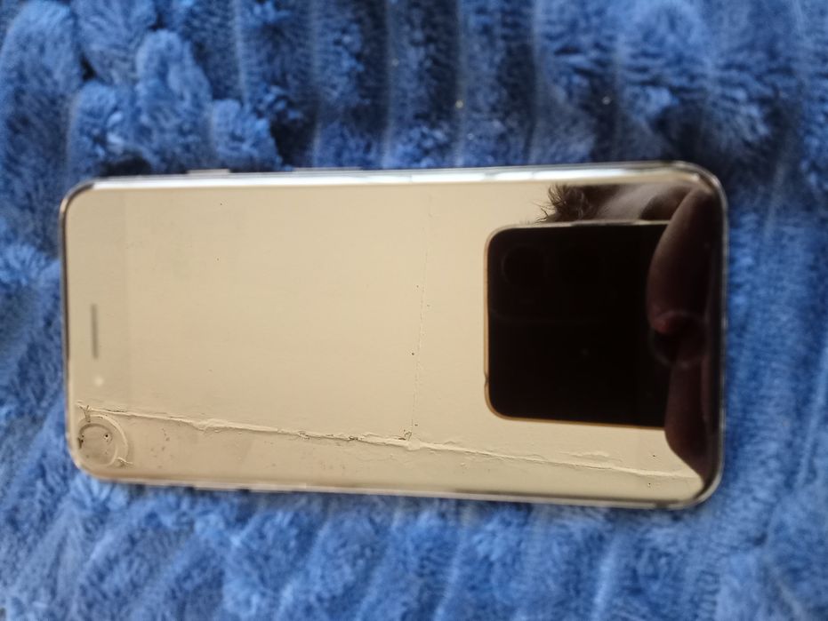 Vând iPhone 8 impecabil