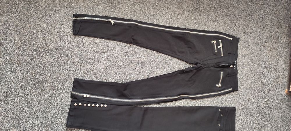 Pantaloni / colanți