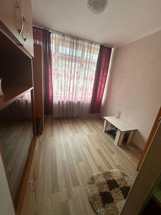 Vand camera de camin 12 m2 - Intabulata, recent renovata