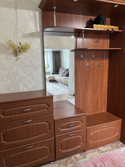 Гардероб шкаф из дерева