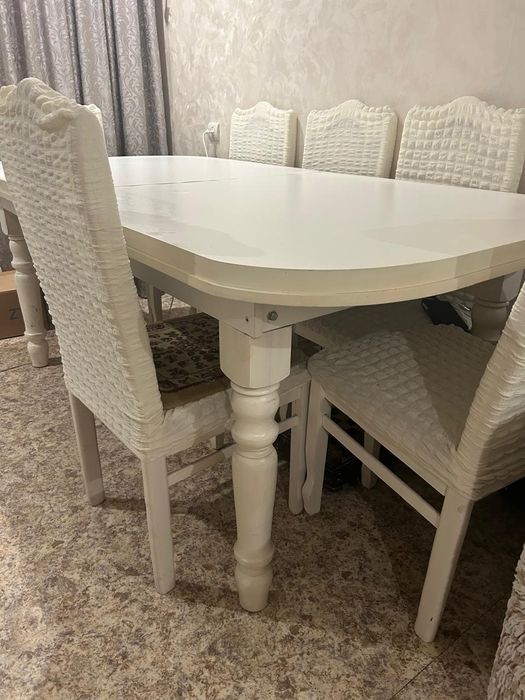 Стол без стульев