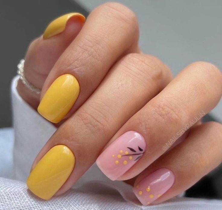 Желтый маникюр 2024 фото Желтый маникюр 2024 фото