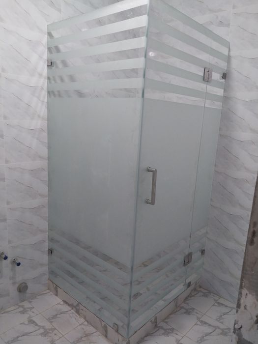 Kalyonni oynadan pregarotkalar dush kabina