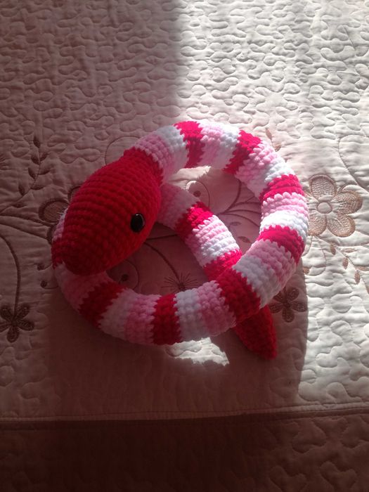 Продавам домашно плетени играчки