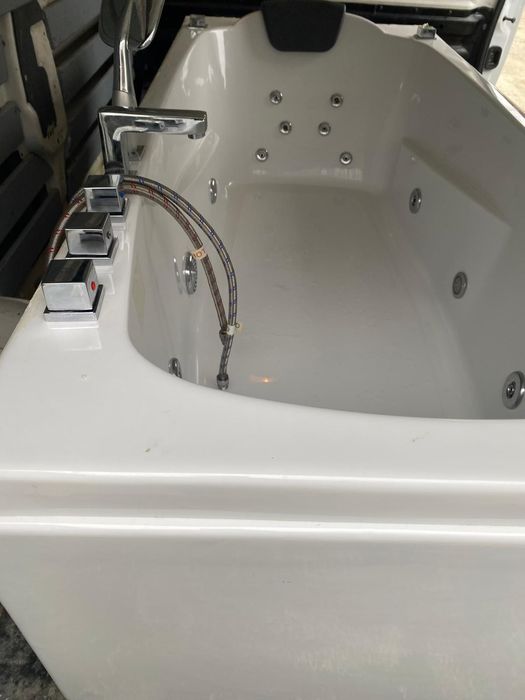 Cadă hidromasaj jacuzzi