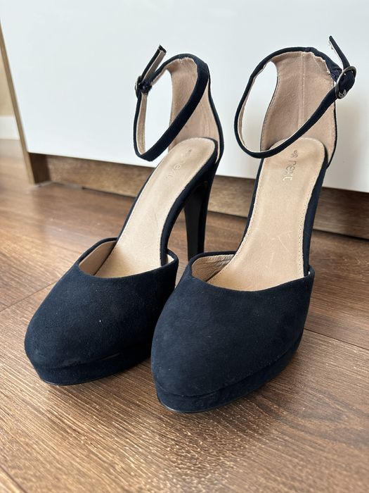 Тъмносини токчета