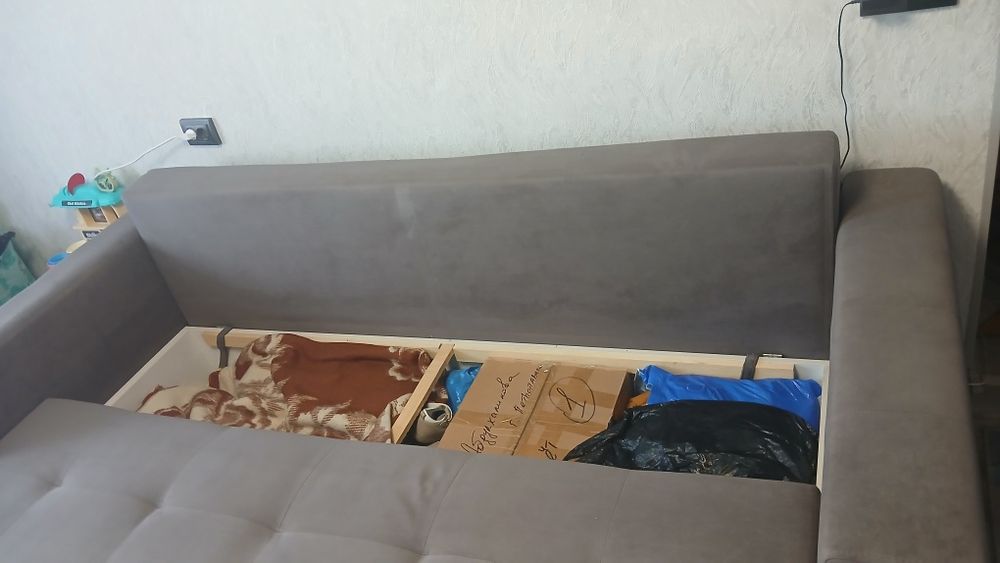 Здравствуйте. Продаётся диван