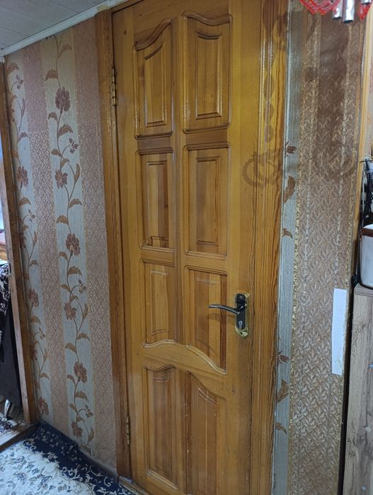 Продам двери (из настоящего дерева)