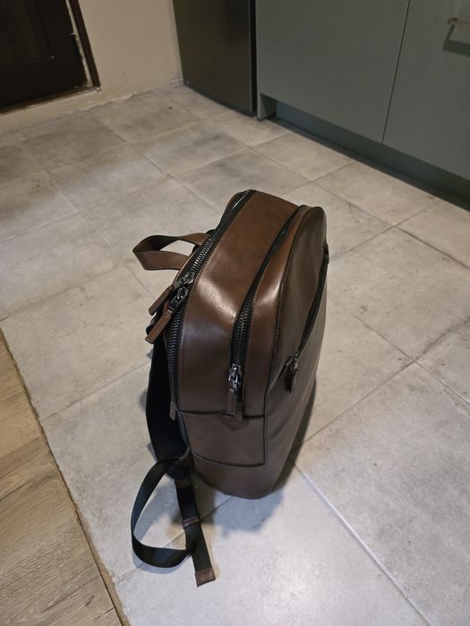 Кожена раница ZARA