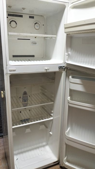 Продается Холодильник LG