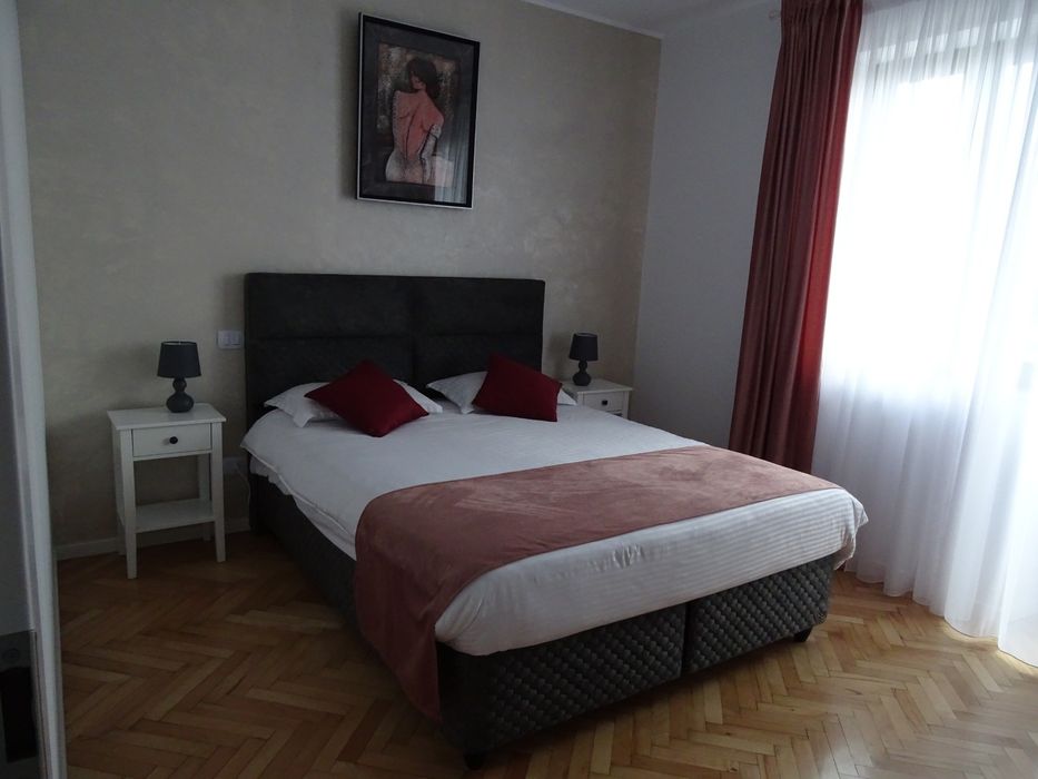 Apartament renovat ultracentral, cu parcare și balcon