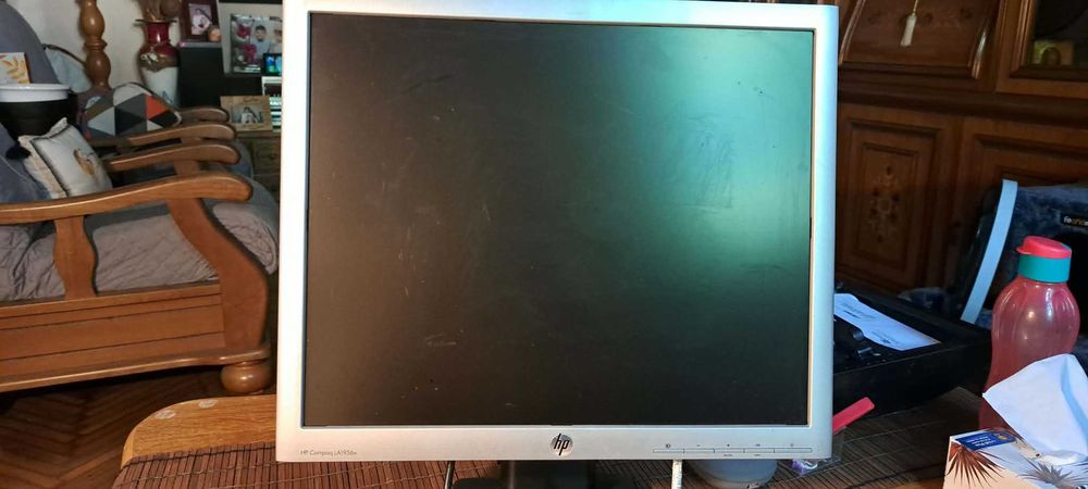 Monitor LED HP Compaq LA1956x, 19 inci