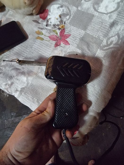 Pistol  lipit romanesc  250 lei