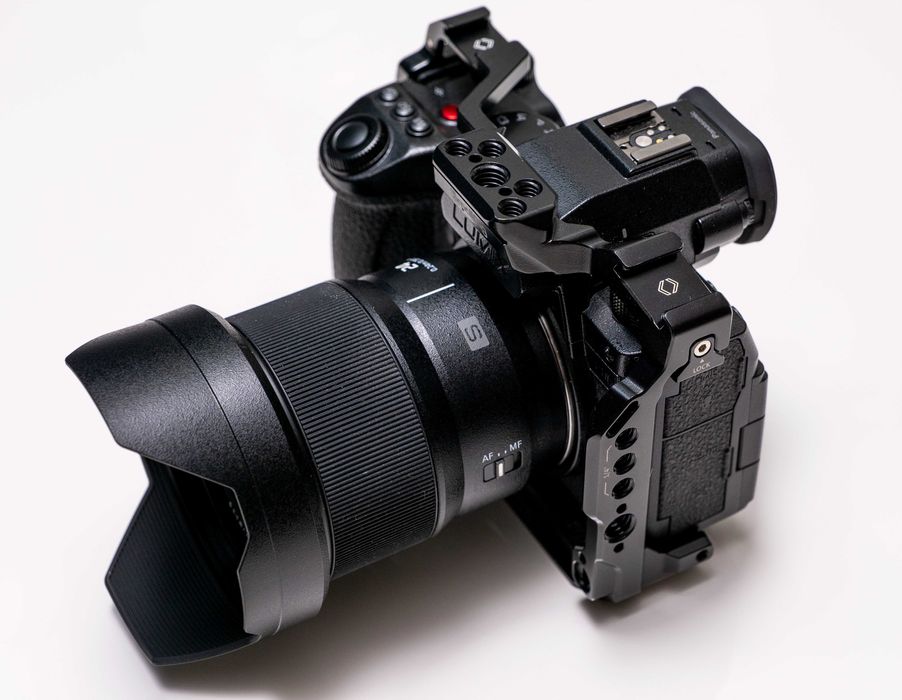 Panasonic Lumix S5II X  + Small Rig cage + 24mm + 35mm f1.8