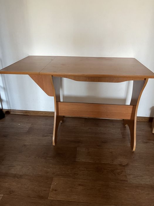 Продам кухонный стол