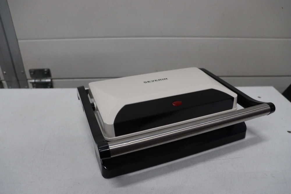 SEVERIN WA 2114 Машина за гофрети, 800 W, незалепващо покритие, черно/бежово, лек ДЕФЕКТ