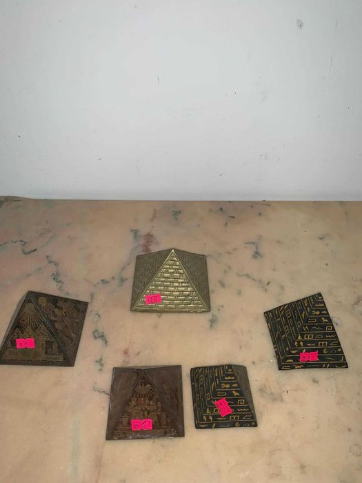 Figurine si sculpturi cu tenta Egipteana