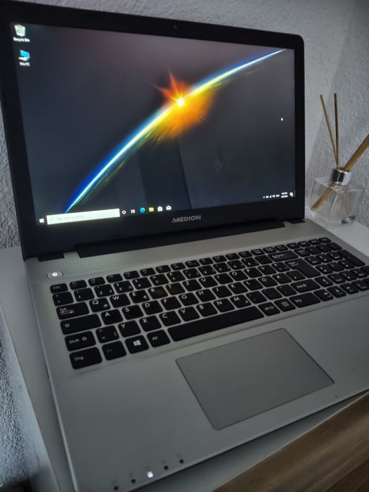 Akoya E6424 i5 gen 6