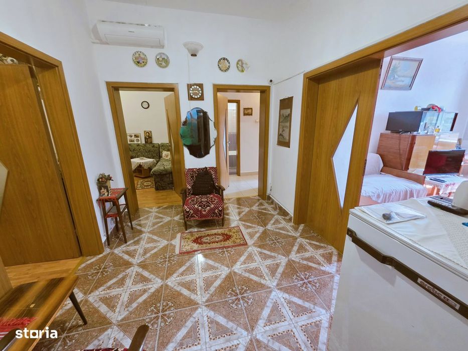Vanzare apartament 3 camere Su 84 mp Razoare blocurile rusesti etaj 3
