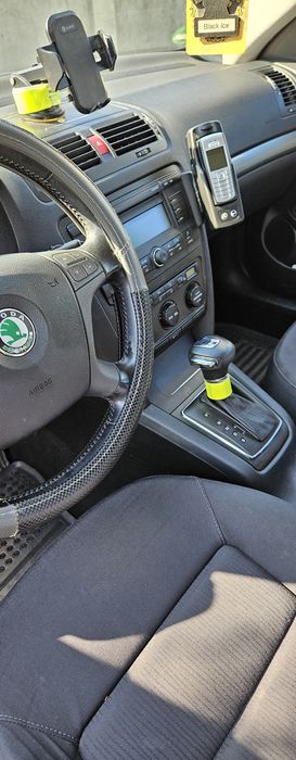 Vind urgent skoda octavia 2 din 2006cu akte în regula