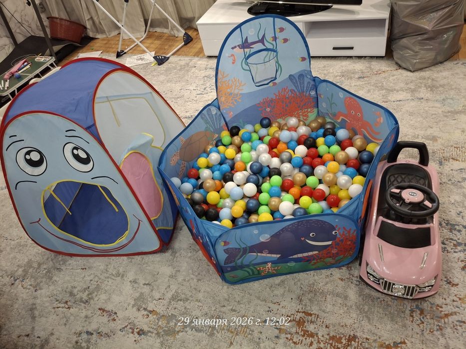 Игрушки разные. Бассейн с шариками.