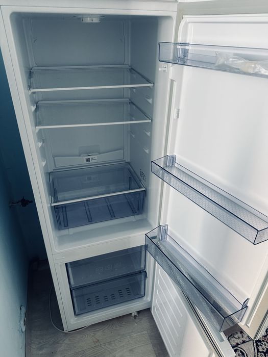 холодилник продаю срочно