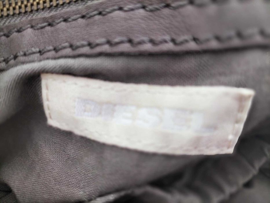 Чанта за през рамо Diesel- плат,Y2K, с кожени детайли, капси, кросбоди